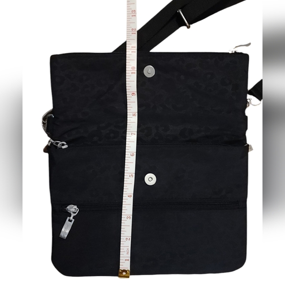 Baggallini Flip Zip Crossbody Black Cheetah Emboss - Picture 6 of 11